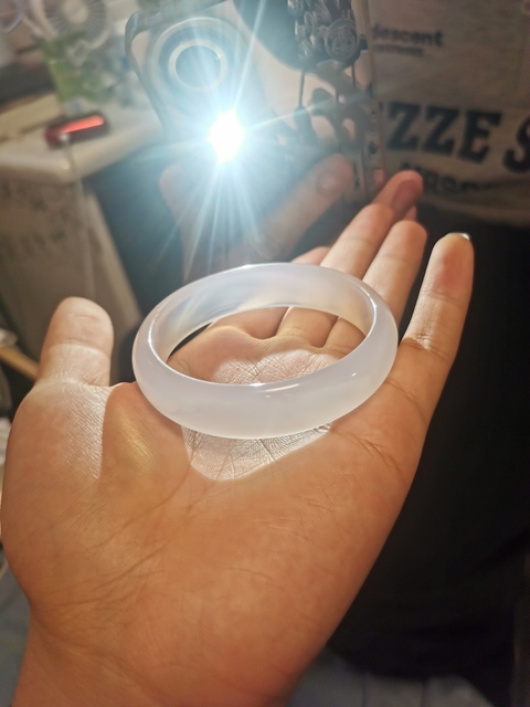 古玩玉器天然玉髓手鐲真品鑒賞圖