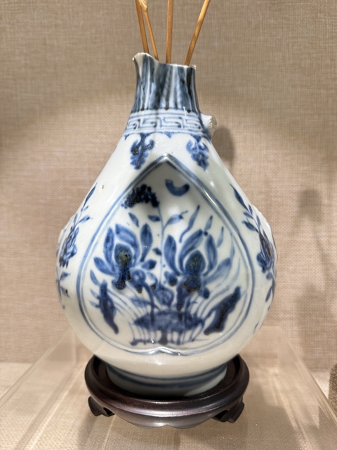 古玩陶瓷青花執壺標本真品鑒賞圖