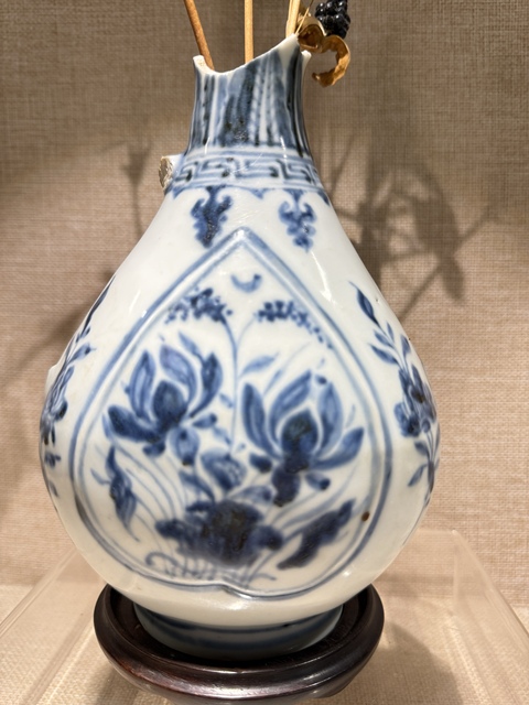 古玩陶瓷青花執壺標本真品鑒賞圖