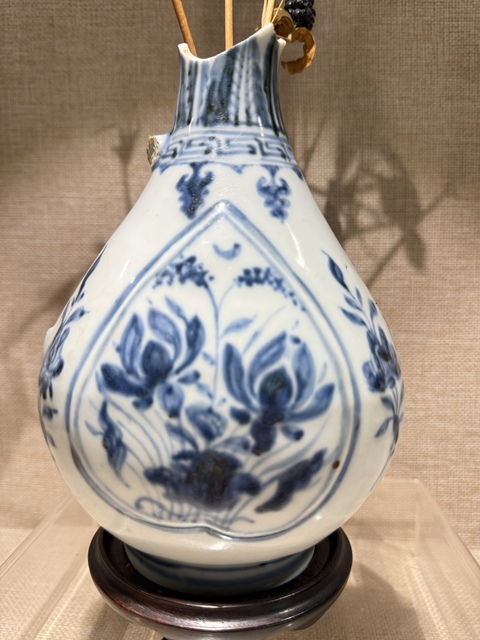 古玩陶瓷青花執壺標本真品鑒賞圖