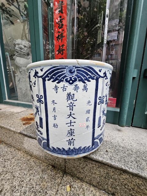 古玩陶瓷青花雙龍戲珠紋直筒爐真品鑒賞圖