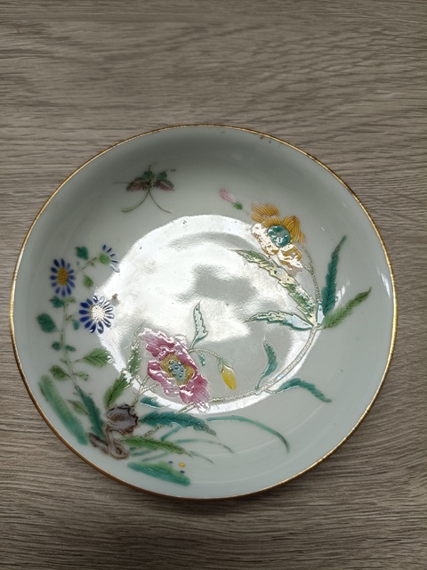 古玩陶瓷粉彩花卉紋盤真品鑒賞圖