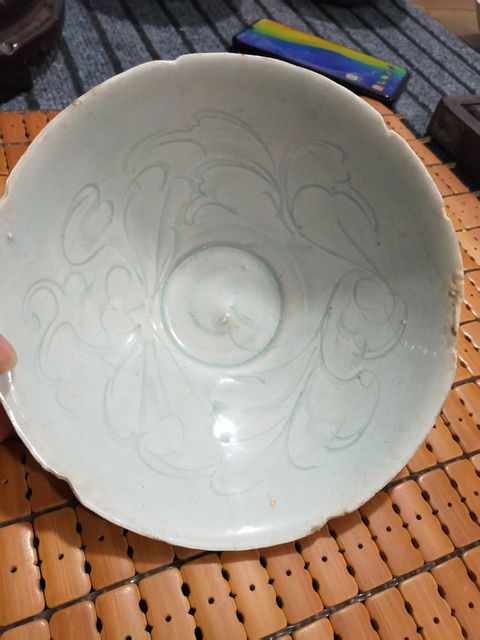 古玩陶瓷湖田窯青白釉刻花葵口碗真品鑒賞圖