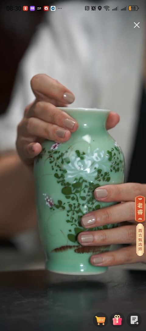 古玩陶瓷豆青釉花卉紋罐真品鑒賞圖