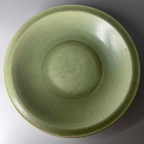 古玩陶瓷龍泉窯青釉盤真品鑒賞圖