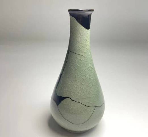 古玩陶瓷龍泉窯青釉錐把瓶真品鑒賞圖