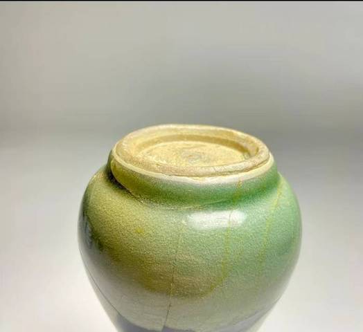 古玩陶瓷龍泉窯青釉錐把瓶真品鑒賞圖