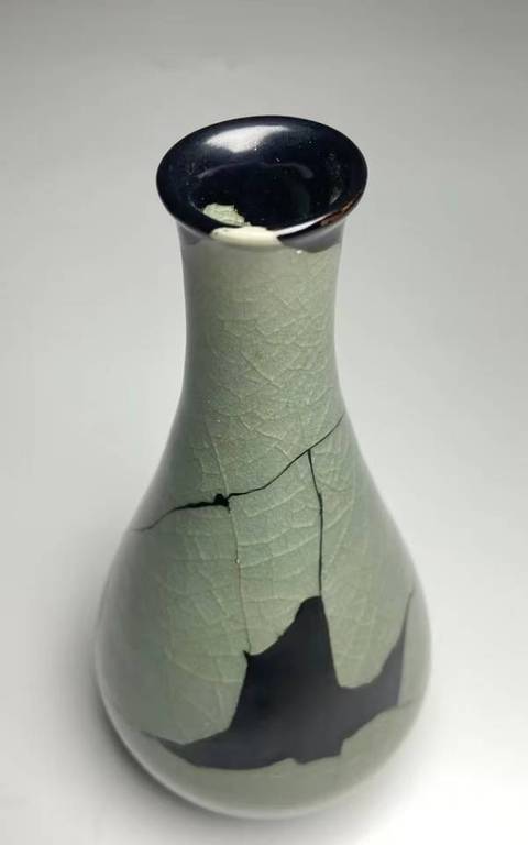 古玩陶瓷龍泉窯青釉錐把瓶真品鑒賞圖