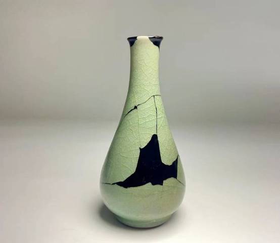 古玩陶瓷龍泉窯青釉錐把瓶真品鑒賞圖