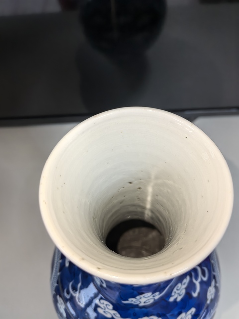 古玩陶瓷龍紋青花賞瓶真品鑒賞圖