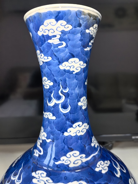 古玩陶瓷龍紋青花賞瓶真品鑒賞圖