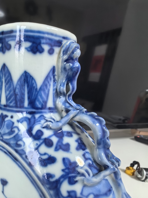 古玩陶瓷人物紋青花抱月瓶拍賣,當前價格11000元