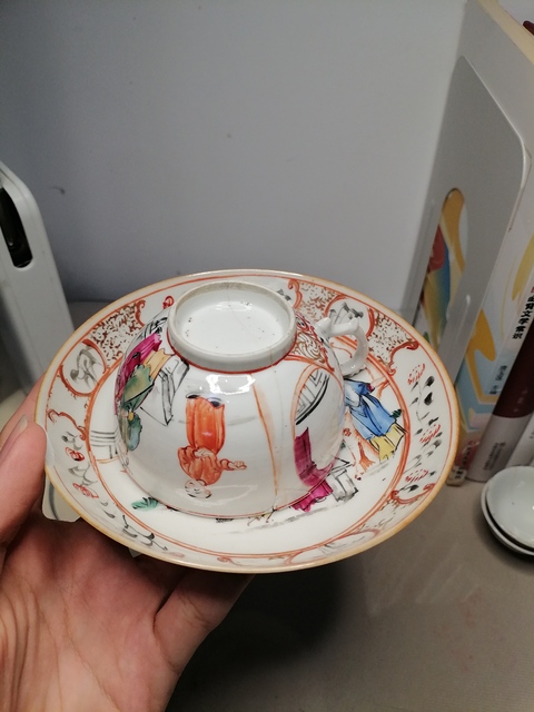 古玩陶瓷人物紋廣彩杯盤真品鑒賞圖