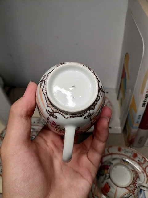 古玩陶瓷人物紋廣彩杯盤真品鑒賞圖