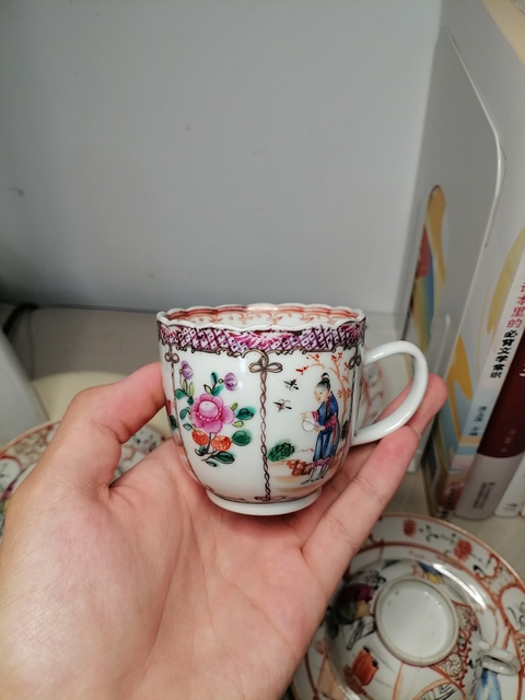 古玩陶瓷人物紋廣彩杯盤真品鑒賞圖