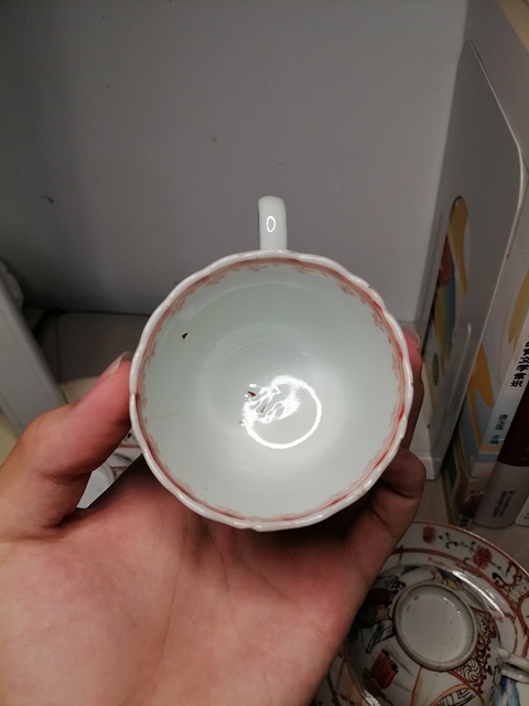 古玩陶瓷人物紋廣彩杯盤真品鑒賞圖