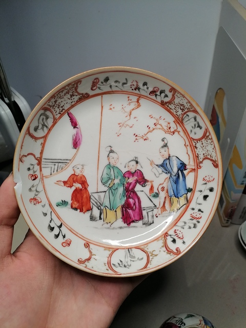 古玩陶瓷人物紋廣彩杯盤真品鑒賞圖