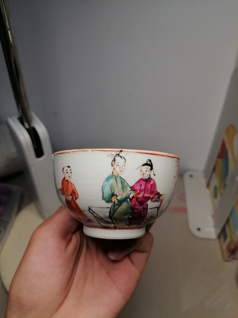 古玩陶瓷人物紋廣彩杯盤真品鑒賞圖