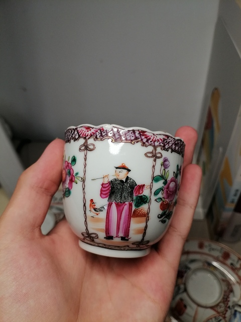 古玩陶瓷人物紋廣彩杯盤真品鑒賞圖