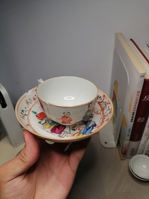 古玩陶瓷人物紋廣彩杯盤真品鑒賞圖