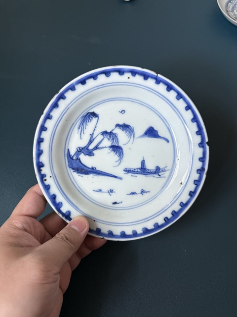 古玩陶瓷山水紋青花盤真品鑒賞圖