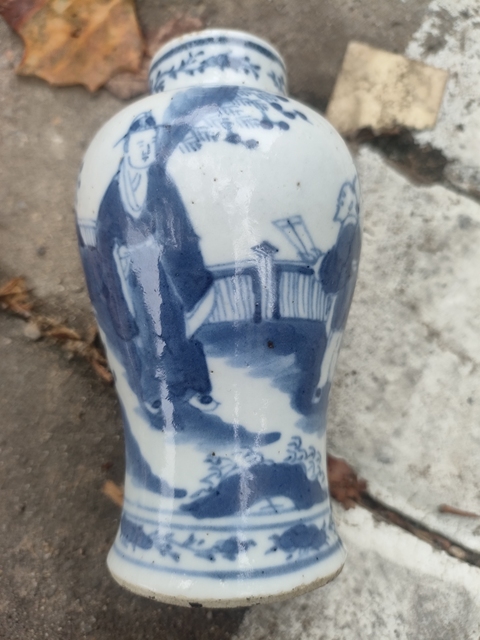 古玩陶瓷人物紋青花雞腿瓶真品鑒賞圖