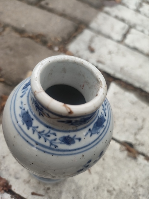 古玩陶瓷人物紋青花雞腿瓶真品鑒賞圖
