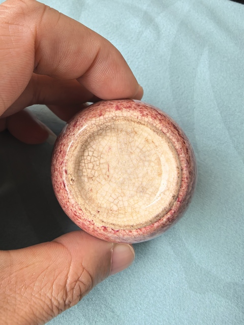 古玩陶瓷吹紅釉臥足杯真品鑒賞圖