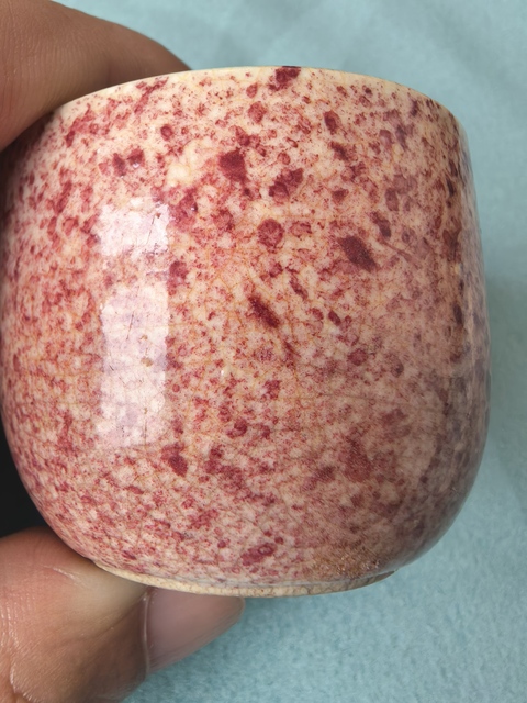 古玩陶瓷吹紅釉臥足杯真品鑒賞圖