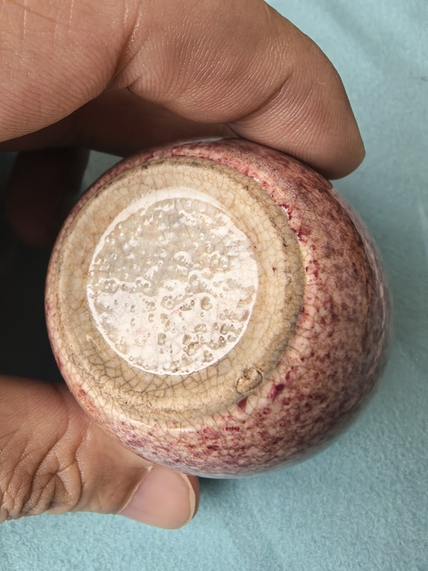 古玩陶瓷吹紅釉臥足杯真品鑒賞圖