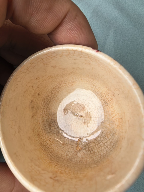 古玩陶瓷吹紅釉臥足杯真品鑒賞圖