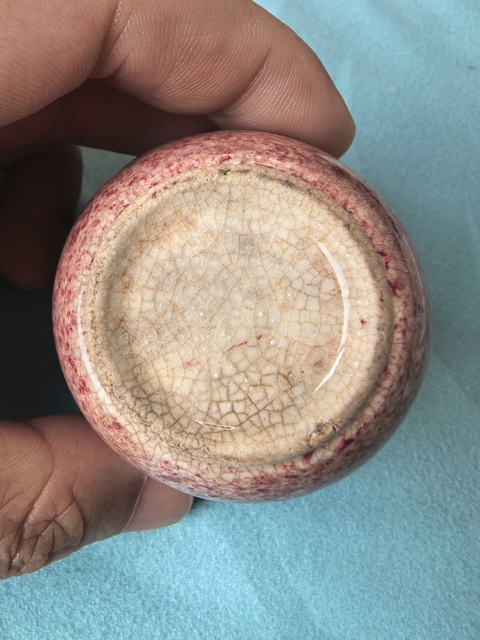 古玩陶瓷吹紅釉臥足杯真品鑒賞圖