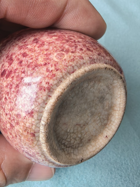 古玩陶瓷吹紅釉臥足杯真品鑒賞圖