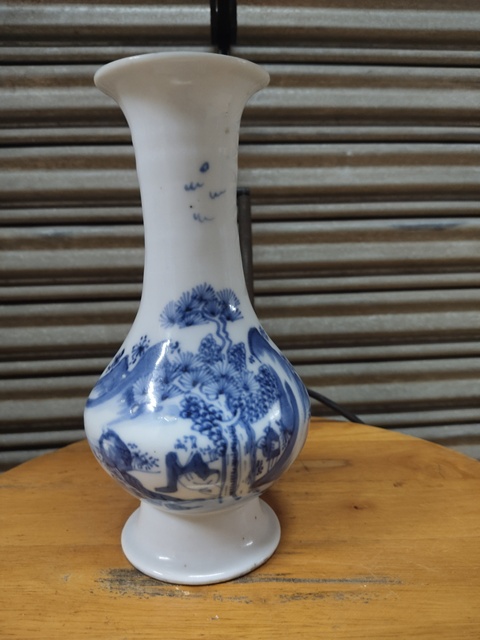 古玩陶瓷德化窯青花人物故事紋撇口瓶真品鑒賞圖