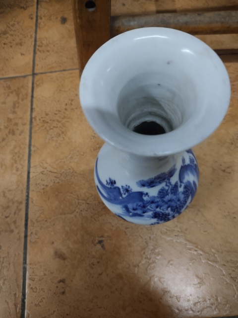 古玩陶瓷德化窯青花人物故事紋撇口瓶真品鑒賞圖