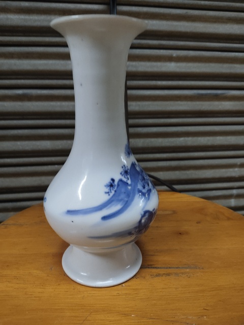 古玩陶瓷德化窯青花人物故事紋撇口瓶真品鑒賞圖