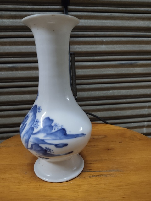 古玩陶瓷德化窯青花人物故事紋撇口瓶真品鑒賞圖