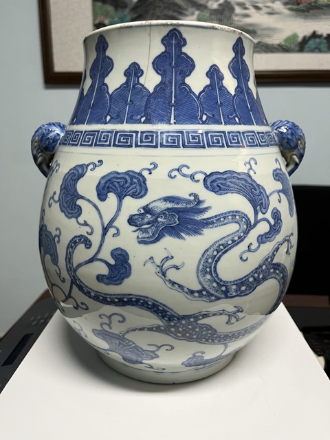 古玩陶瓷青花龍穿花象耳尊真品鑒賞圖