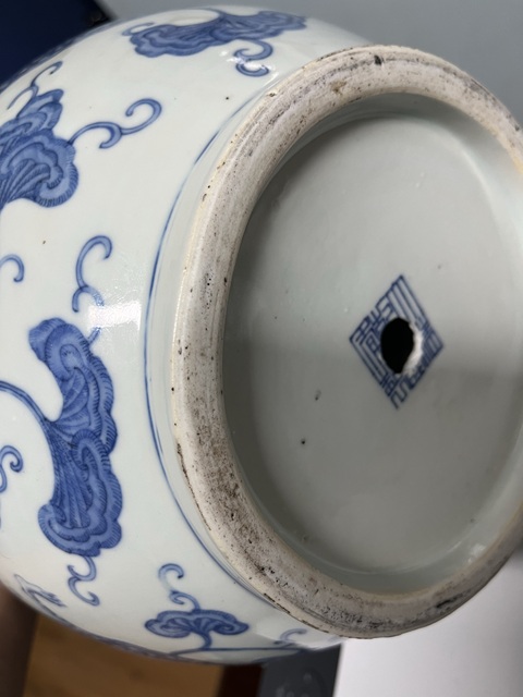 古玩陶瓷青花龍穿花象耳尊真品鑒賞圖
