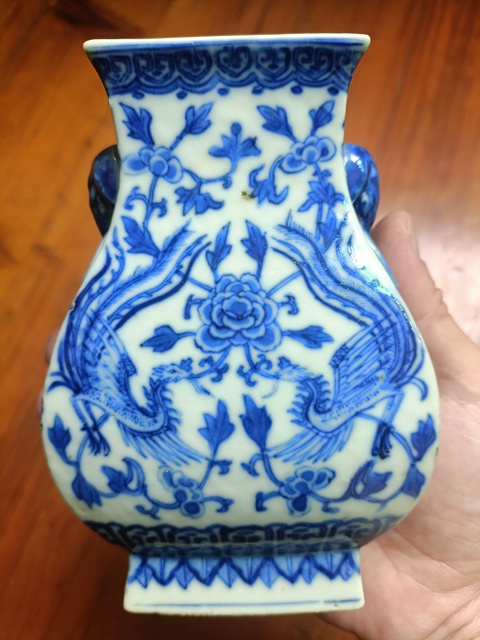 古玩陶瓷鳳凰牡丹紋雙象鼻耳四方尊真品鑒賞圖