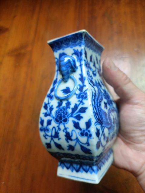 古玩陶瓷鳳凰牡丹紋雙象鼻耳四方尊真品鑒賞圖