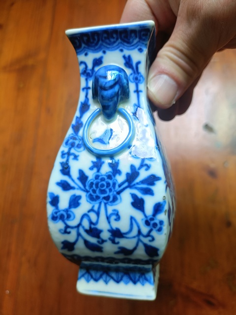 古玩陶瓷鳳凰牡丹紋雙象鼻耳四方尊真品鑒賞圖