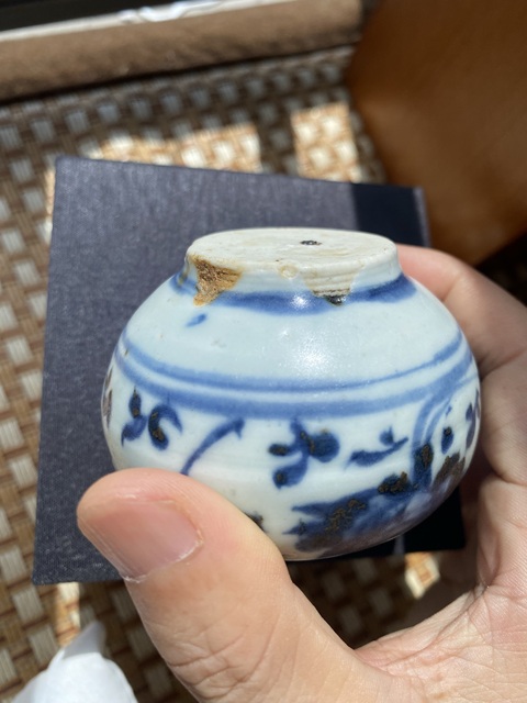 古玩陶瓷花卉紋青花水盂真品鑒賞圖