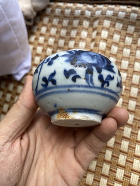 古玩陶瓷花卉紋青花水盂真品鑒賞圖