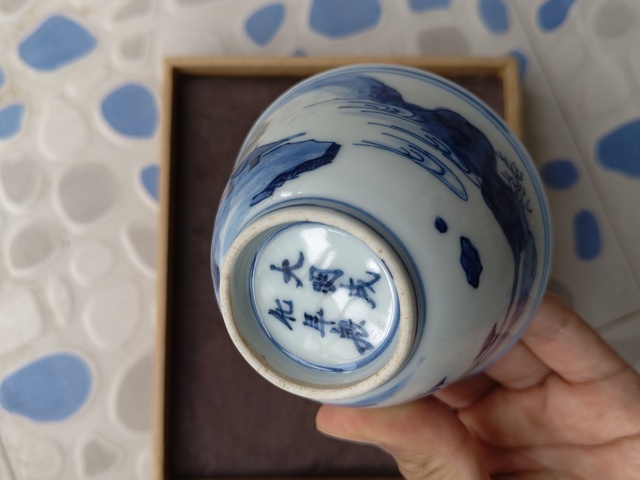 古玩陶瓷人物山水青花杯真品鑒賞圖