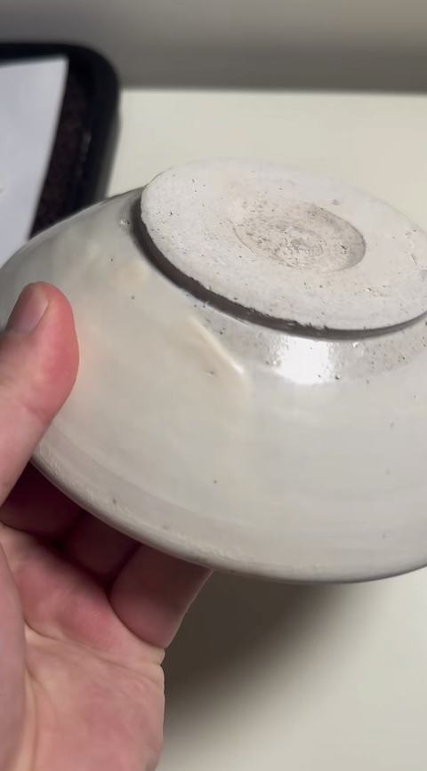 古玩陶瓷邢窯白釉唇口碗真品鑒賞圖