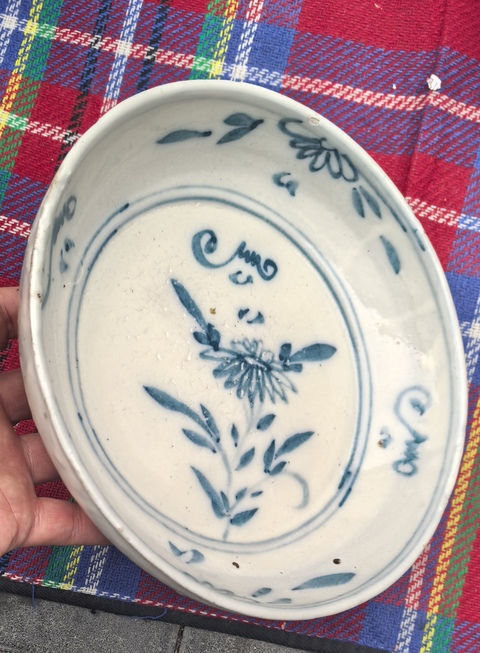 古玩陶瓷花卉紋青花盤真品鑒賞圖