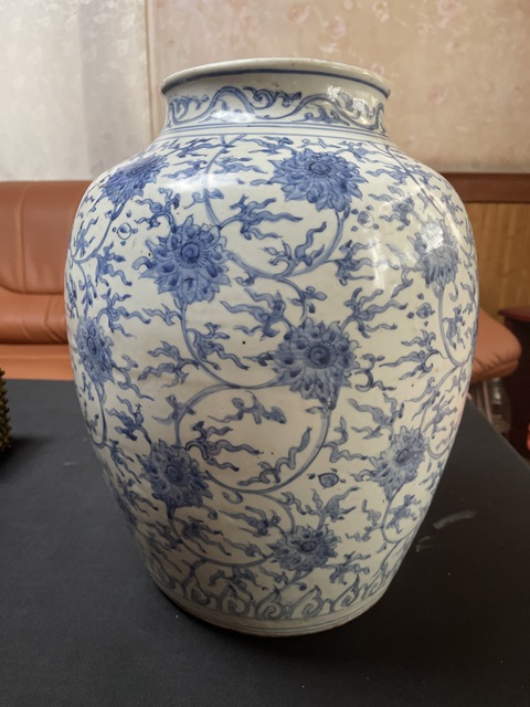 古玩陶瓷花卉紋青花罐真品鑒賞圖