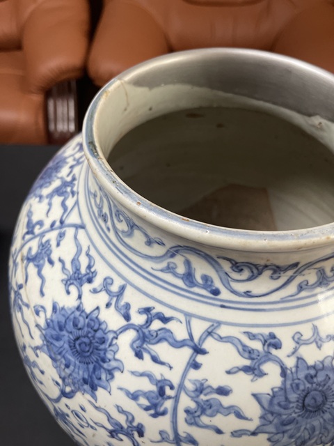 古玩陶瓷花卉紋青花罐真品鑒賞圖