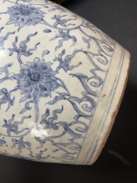 古玩陶瓷花卉紋青花罐真品鑒賞圖